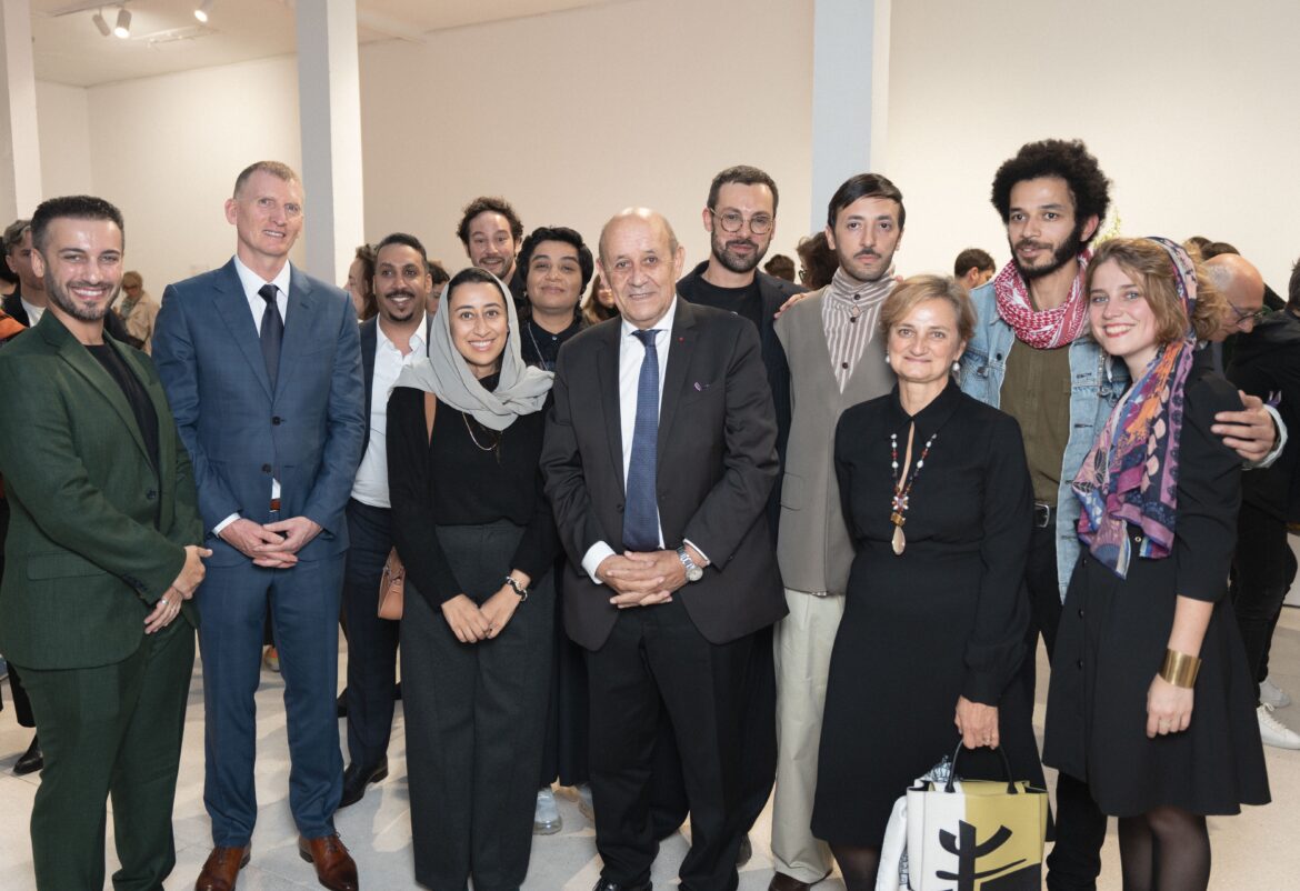 10-Phillip-Jones (RCU) & Nora AlDabl (Arts AlUla), Jean-Yves Le Drian, Arnaud Morand, Catherine Pigard (AFALULA) with some of the artists